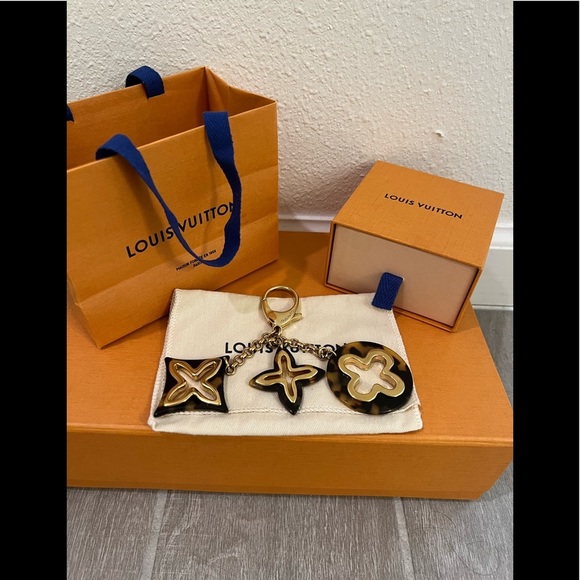 Louis Vuitton Accessories - 🐯Louis Vuitton Key Chain🐯